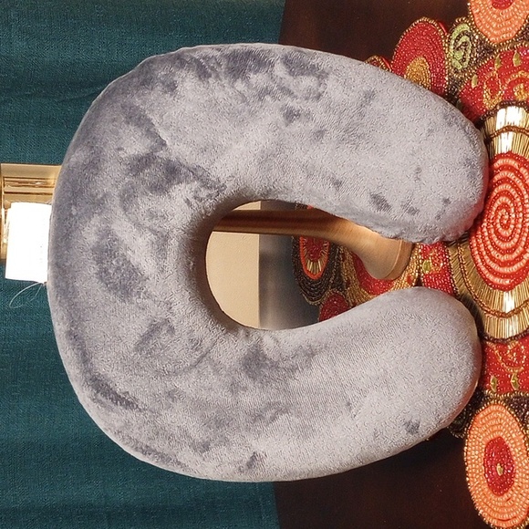 NWOT Travel Neck Pillow - Picture 7 of 9